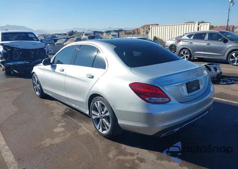 2018 Mercedes-Benz C 300 из США, поврежденный, VIN WDDWF4JB3JR410651